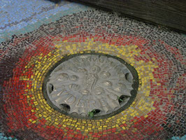 Weltmittelplumps, Bronzeguss & Mosaik (Zerjavic / Petrac)