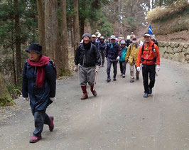 比叡山釈迦堂の参道を歩く