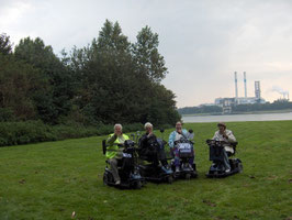 Samen op de foto langs de waterweg op 21 september 2008 de dag van de vooruitgang.