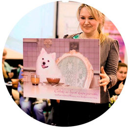 photo vistavka sobaki podderzhka; foto vistavka sobaki dogs la beauty; Kiev Ukraina; online photo vistavka smotret; avtor organizator foto vistavka dogs la beauty; direktor rok-n-rol kafe Shalena Mama Yuliya Kovalchyuk; photo vistavka yaponskiy shpitz; pr