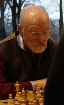 Udo Kopp hat nach seinem Remis gute Chancen auf die Meisterschafts-Endrunde. (Foto: A. Obdenbusch) 