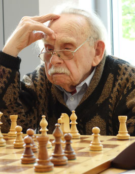 Helmut Neumann sicherte gegen einen star-ken Gegner den Mannschaftssieg (Foto: A. Obdenbusch)