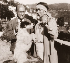 Arnold Schönberg, seine Frau Gertrud und Hund Witz