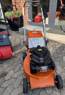 Gebrauchter Stihl Rasenmäher RM 253.2 T mit Radantrieb und Leichtstartmotor von Kruse Gartentechnik Petershagen.