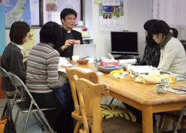 Pastor Naoya Kawakami serves several 'mothers of Fukushima' at NGO “3a! Koriyama.” Photo by Makiko Segawa