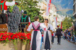 Der Festumzug beim Traubenfest in Meran in Südtirol