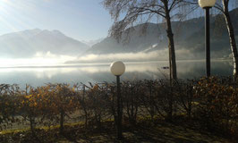 Blick über den See nach Zell aus der Gartenwirtschaft des Campingplatzes