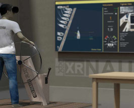 3D-Modell Aufbau Yachtsimulator im Vordergrund Mensch mit VR-Brille am Steuerstand Hintergrund Bildschirm