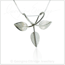 Engraved Leaves Trio Necklace