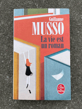 Guillaume MUSSO- La vie est un roman - d'occasion - en français - état comme neuf