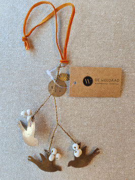 Hangend ornament Birds in goud met houten kraaltjes