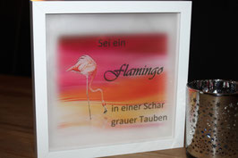 Sei ein Flamingo in einer Schar grauer Tauben