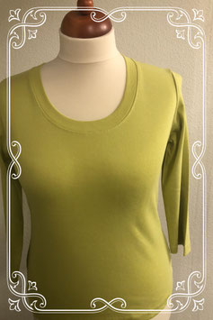 Nieuw! Leuke groene longsleeve van Essentials maat 38