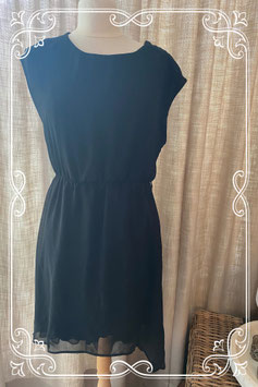 Zwart chiffon jurkje van het merk New Look - maat 40