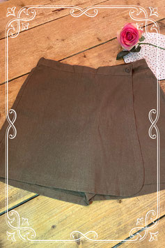 Mooie bruine korte broek met overslag in maat 40