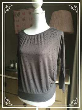 Bruin shirt met zwarte parelsteentjes - maat 40-42