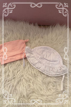 Set van twee babymutsjes waarvan één van de Primark en één van de Wibra