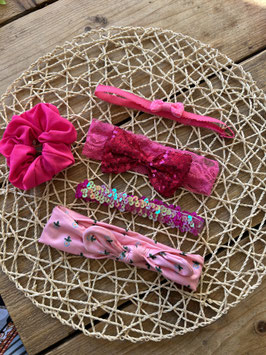 Vier haarbandjes en een scrunchy vanaf 1 jaar