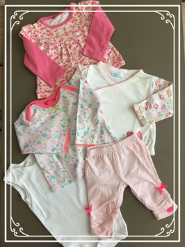 Lichtroze legging met wit rompertje en drie lange mouwen shirts - maat 50-56