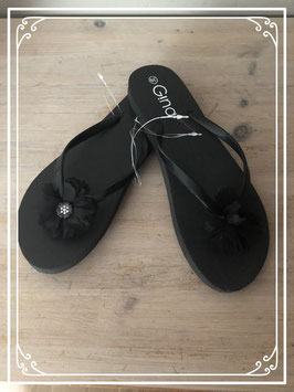 zwarte slippers met bloem - Maat 39