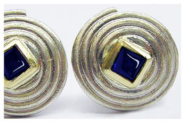 Ohrstecker mit eckigen Saphiren in Gold gefasst