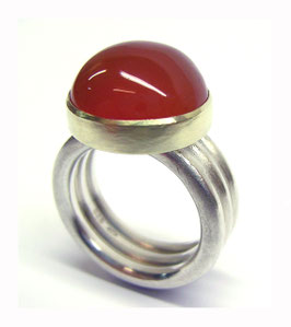 Silberring mit Karneol in Goldfassung