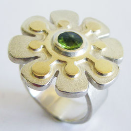 Blumenring, Silber mit grünem Turmalin und Gold Auflage