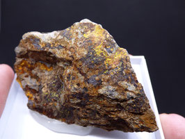 ER 49 - SABUGALITA (URANOSPATITA)