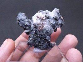 131P - PLATA NATIVA, ALLARGENTUM Y DYSCRASITA EN CALCITA