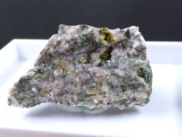 ER 247 - PUMPELLITA, CLINOZOISITA Y OLIGOCLASA