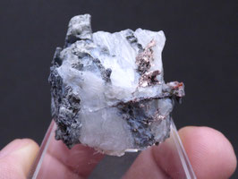 126P - PLATA NATIVA, ALLARGENTUM Y DYSCRASITA EN CALCITA