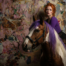 lila Pferd