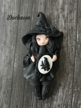 Petite sorcière ... Duchesse… porte clé bijou de sac (noire)