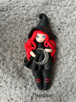 Petite sorcière ... Joseline … porte clé bijou de sac (rouge et noir )