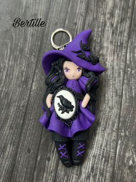 Petite sorcière ... Bertille… porte clé bijou de sac (violet)