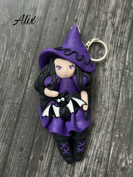 Petite sorcière ... Alix… porte clé bijou de sac (violet)