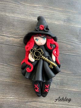 Petite sorcière ... Ashley … porte clé bijou de sac (rouge et noir )