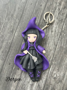 Petite sorcière ... Doryse… porte clé bijou de sac (violet)