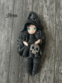 Petite sorcière ... Nera… porte clé bijou de sac (noire)