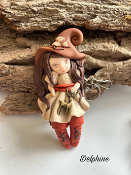 Petite sorcière ... Delphine … porte clé bijou de sac (brun)