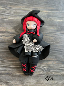 Petite sorcière ... Léa … porte clé bijou de sac (rouge et noir )