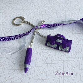 Porte clé, Bijou de sac... Cartable et crayon... violet (ref. ECR)