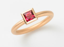 COCKTAILRING 18kt Rotgold mit Turmalin pink RUBELLIT, Princess Cut 5 x 5 mm