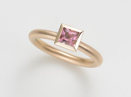 COCKTAILRING 18 kt Rotgold mit Turmalin, rosa, Princess Cut 5 x 5 mm