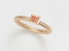 COCKTAILRING 18 kt Rotgold mit Saphir orange, Princess Cut 3,5 x 3,5 mm