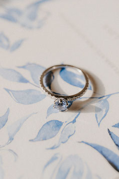 Verlobungsring PRINCESS Platin mit Saphir blau und Diamanten