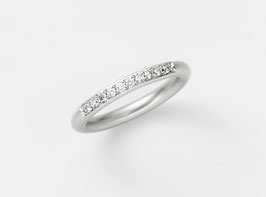 COCKTAILRING PLATIN mit Brillantreihe