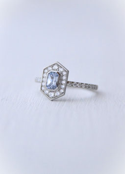 UNIKAT Ring ARCADIA in Platin mit blauem Saphir und Diamanten