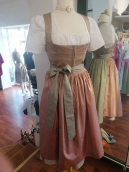 Dirndl kurz in Lachs