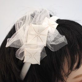 Fascinator Braut - Origamiblüten mit Tüll auf Diadem